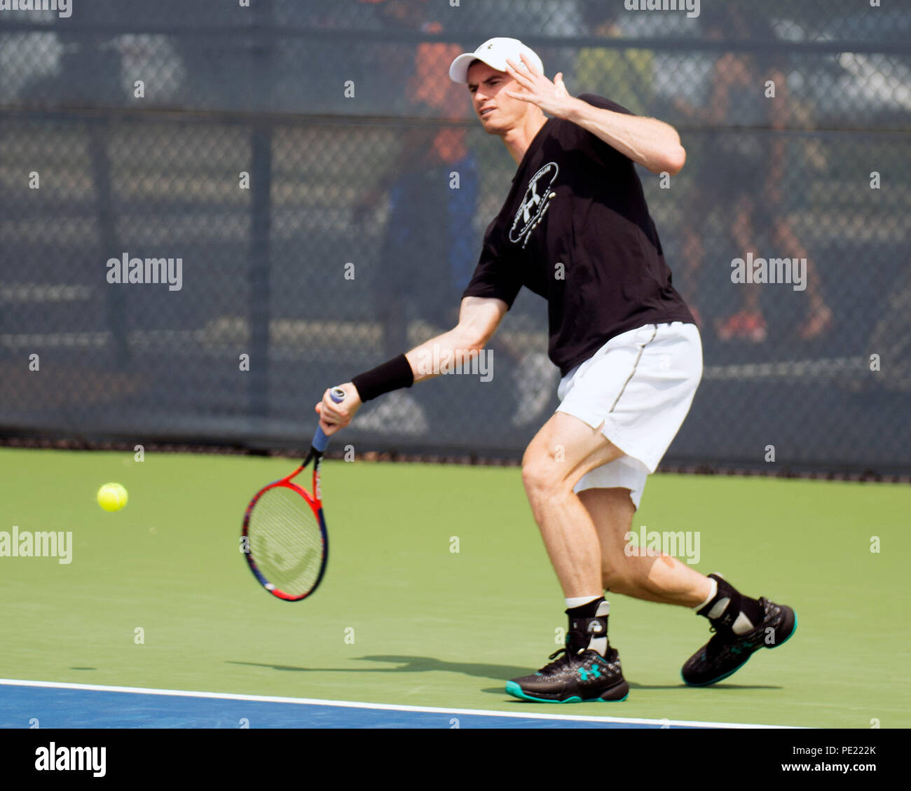 Ohio, USA, 11. August 2018: Andy Murray Praktiken gegen Kei Nishikori am westlichen Süden öffnen, Mason, Ohio, USA. Brent Clark/Alamy leben Nachrichten Stockfoto