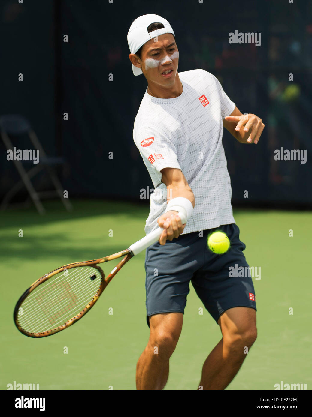 Ohio, USA, 11. August 2018: Kei Nishkori Praktiken gegen Andy Murray am westlichen Süden öffnen, Mason, Ohio, USA. Brent Clark/Alamy leben Nachrichten Stockfoto