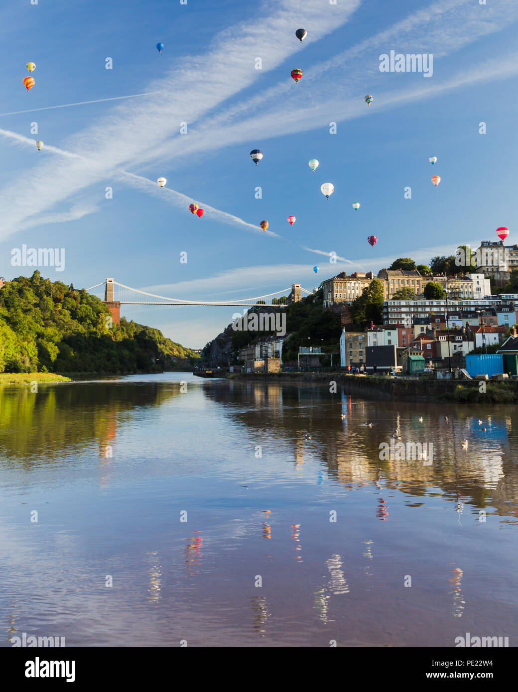 Bristol, UK, 11. Aug 2018. Ballons über den Avon für Bristol Balloon Fiesta 2018. Credit: Mike Süd/Alamy leben Nachrichten Stockfoto