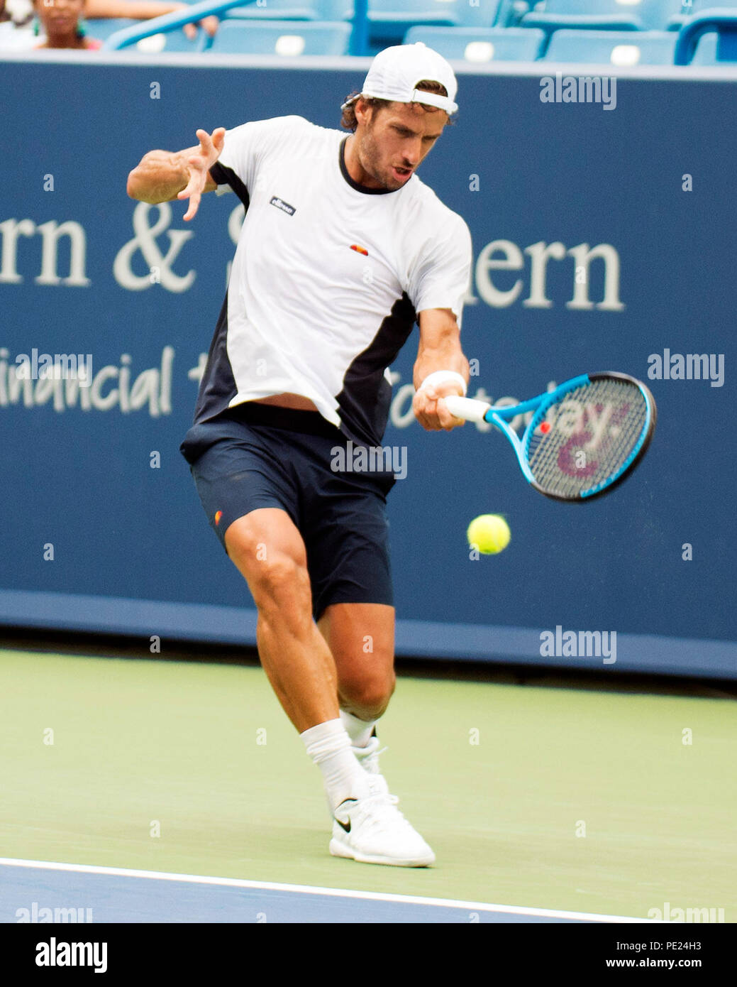 Ohio, USA. 11. August 2018: Feliciano Lopez (ESP) schlägt den Ball zurück zu Marcos Baghdatis (CYP) Am westlichen Süden öffnen, Mason, Ohio, USA. Brent Clark/Alamy leben Nachrichten Stockfoto