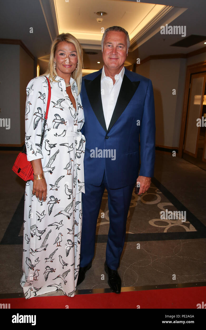 Machern, Deutschland. 11 Aug, 2018. Anouk Van Nes und Ehemann Jürgen B. Härter sind die Gäste in der 11. GRK Golf Charity Masters Gala im Westin Hotel Leipzig. Credit: Carl Seidel/dpa-Zentralbild/ZB/dpa/Alamy leben Nachrichten Stockfoto
