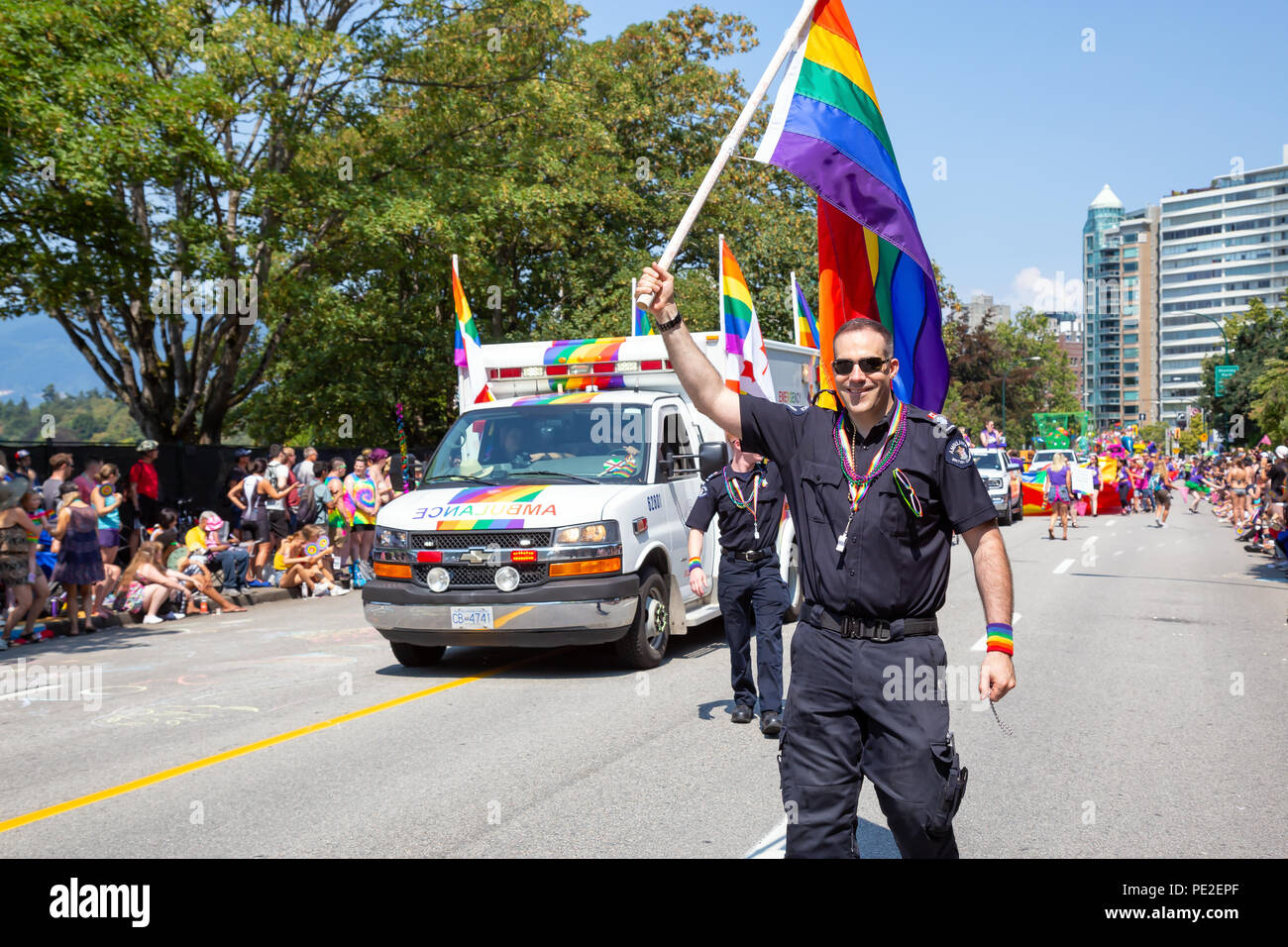 Downtown Vancouver, British Columbia, Kanada - 5. August, 2018: die Menschen feiern an der Gay Pride Parade. Stockfoto