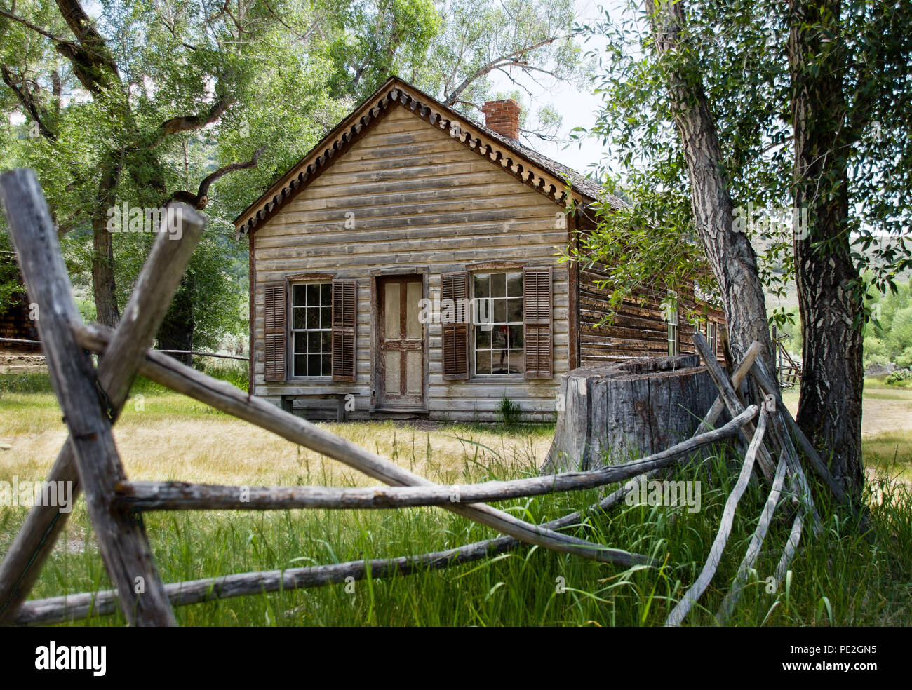 Kabine -- im Bannack Geisterstadt; ruhige Lage eines lange vergessenen Kabine und in im Bannack Ghost Stadt, einst die Hauptstadt von Montana. Stockfoto