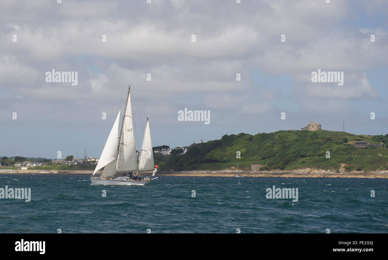Gipsy Moth IV, der Yacht Francis Chichester segelten um die Welt in 1966-7, Segeln Falmouth zu Beginn des 2018 Golden Globe Race. Stockfoto