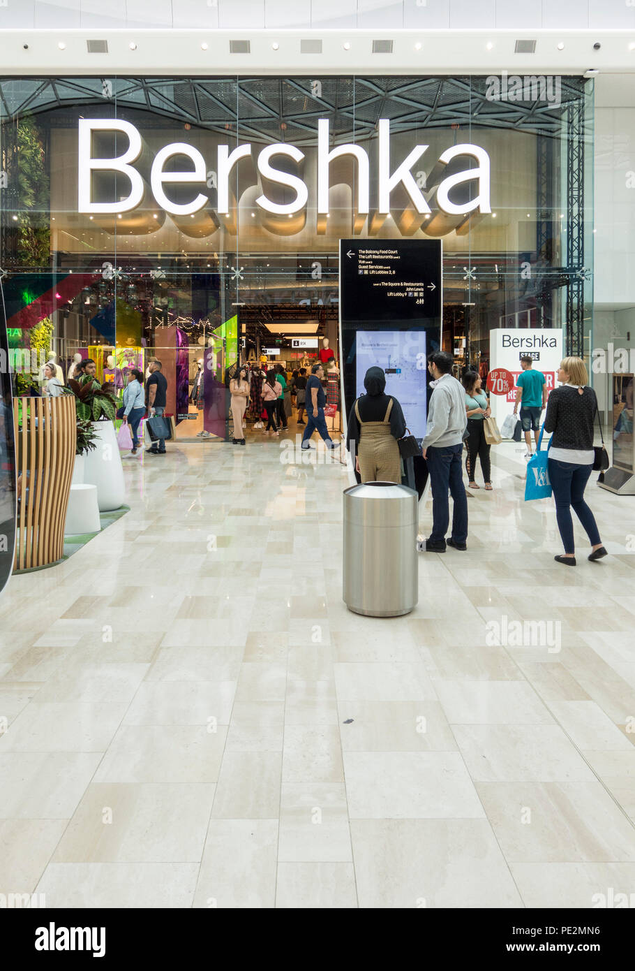 Bershka Fashion Store, Westfield Einkaufszentrum, Ariel, Weiße Stadt,  London, W12, Großbritannien Stockfotografie - Alamy