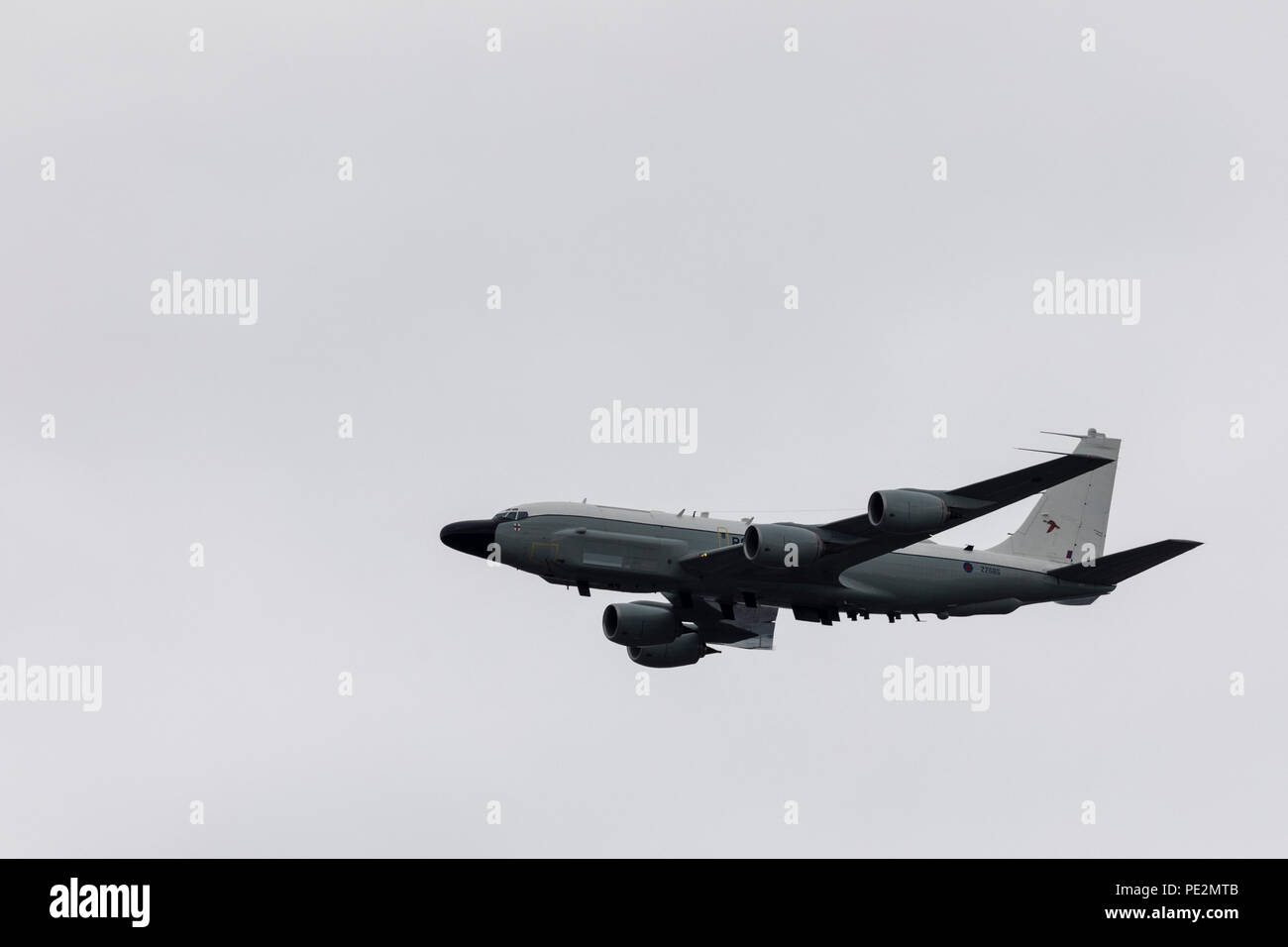 Eine RC-135 W Nietverbindung RAF elektronische Überwachung Flugzeuge für die RAF 100 flypast über London fliegen. Stockfoto