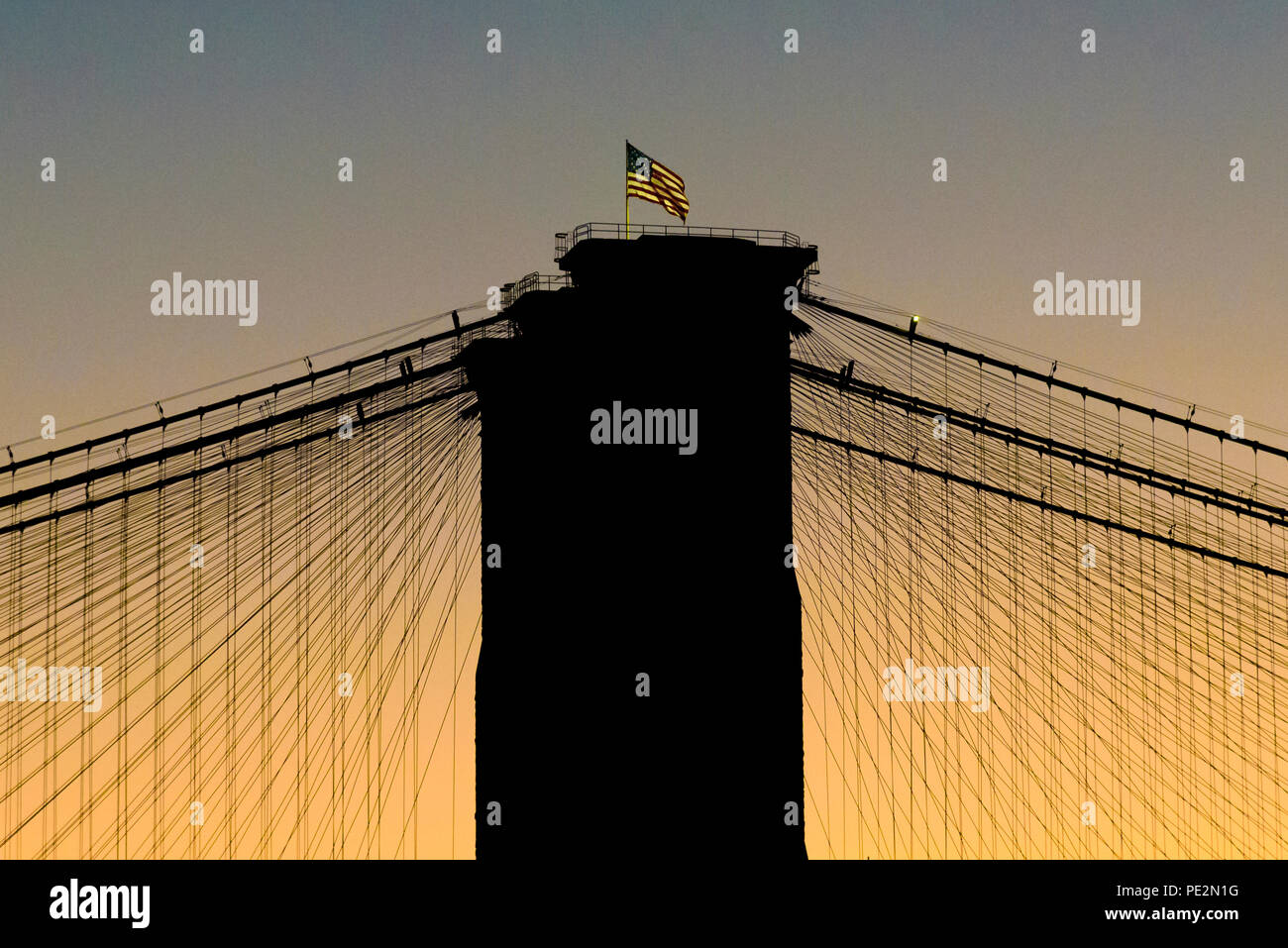 04-11-15, New York, USA. Brooklyn Bridge bei Sonnenuntergang. Foto: © Simon Grosset Stockfoto