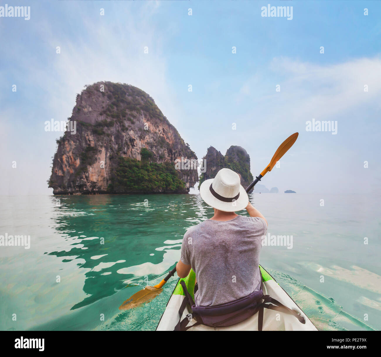 Kajak in Krabi Beach, Thailand, Urlaub Sommer Abenteuer Stockfoto