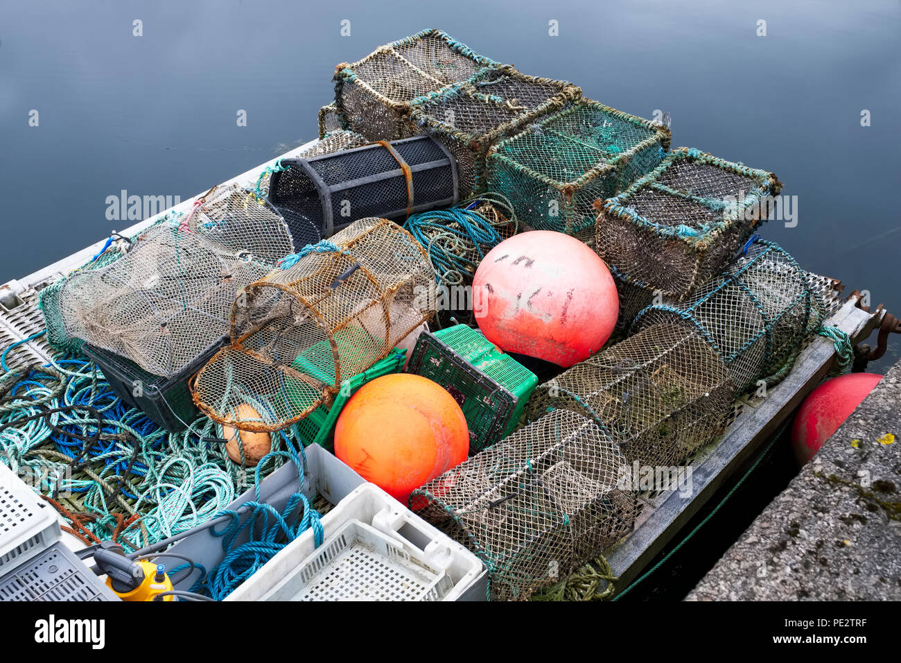 Hummer net Töpfe am Hafen am Meer Steg für Angler Meer Fisch und Nahrung zu fangen Stockfoto