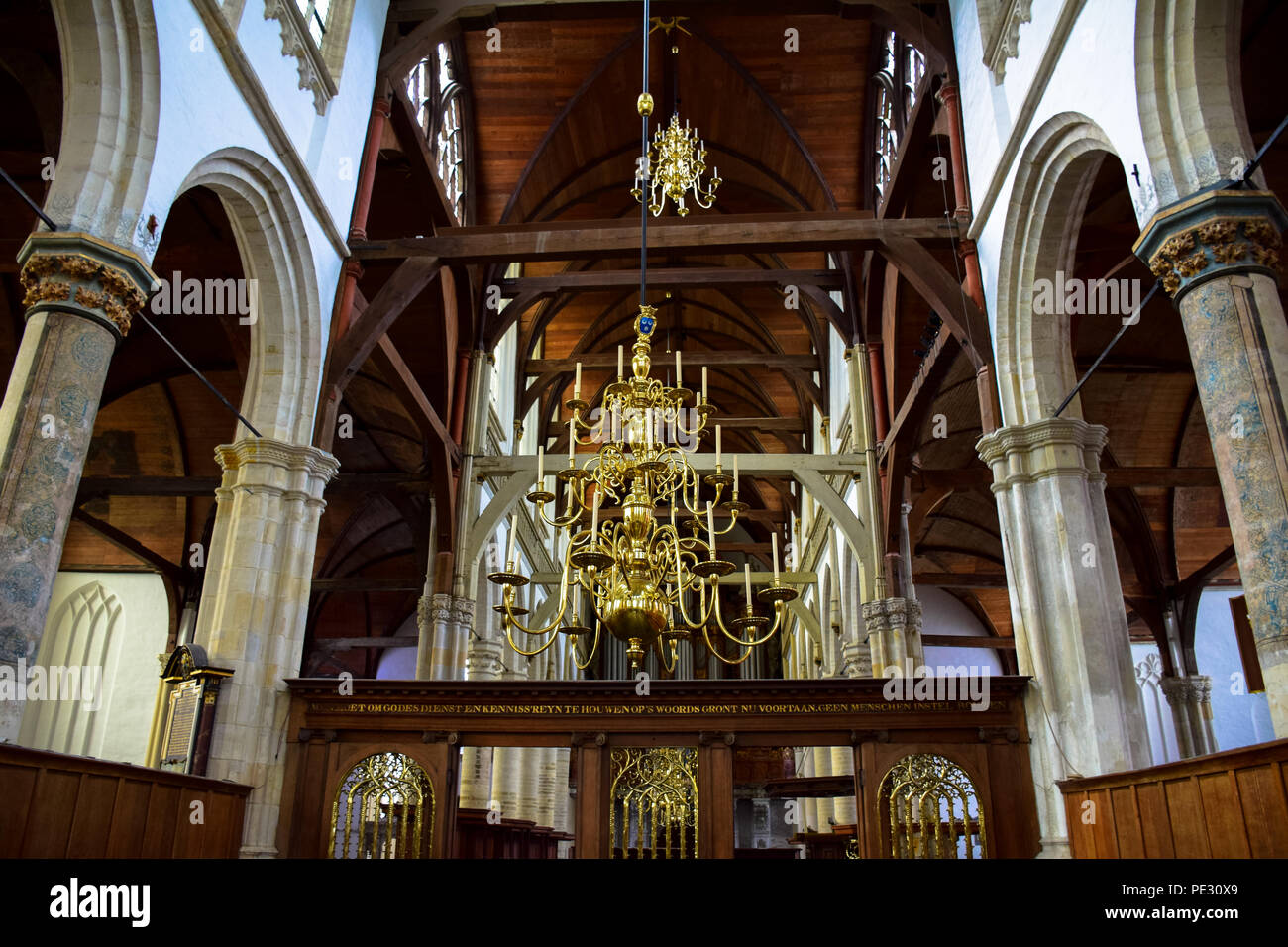 Innenansicht der alten Kirche oder Oude Kerk in Amsterdam, Niederlande Stockfoto