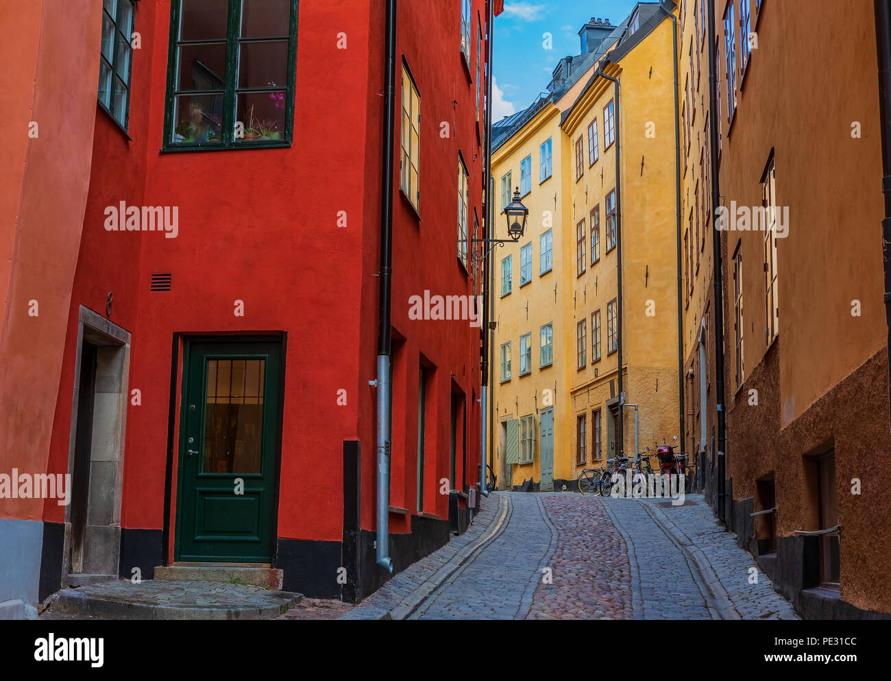 Die mittelalterlichen Gassen, gepflasterten Straßen und archaischen Architektur im Herzen der Altstadt Gamla Stan in Stockholm, Schweden Stockfoto