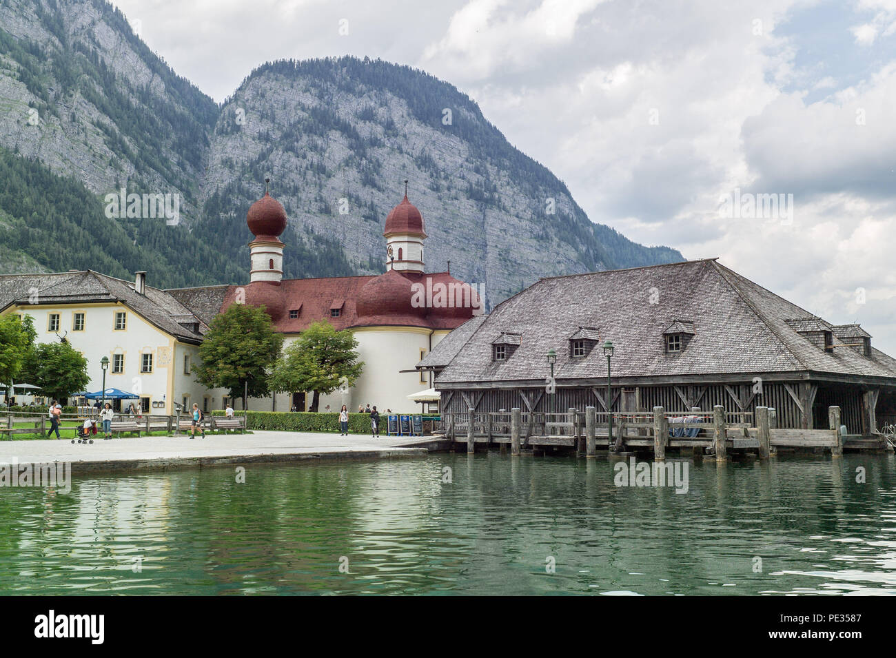 St Bartholomews Church, See konigssee, Nationalpark Berchtesgaden Bayern Deutschland Stockfoto