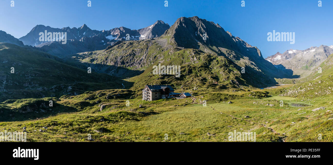 Panoramablick auf die Landschaft der Franz Senn Hütte bergsteigen Zuflucht in den Stubaier Alpen der Österreichischen Tirol Stockfoto