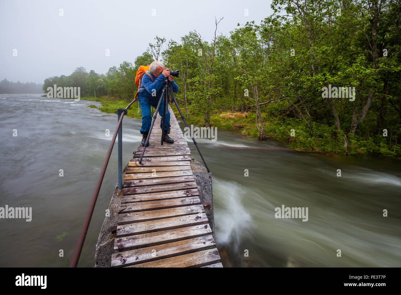 Outdoor Fotografen, die Bilder von Rauma Fluss im Tal Romsdalen, Møre og Romsdal, Norwegen. Stockfoto