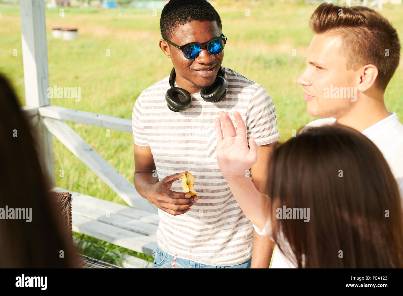 Junger Mann auf party Stockfoto