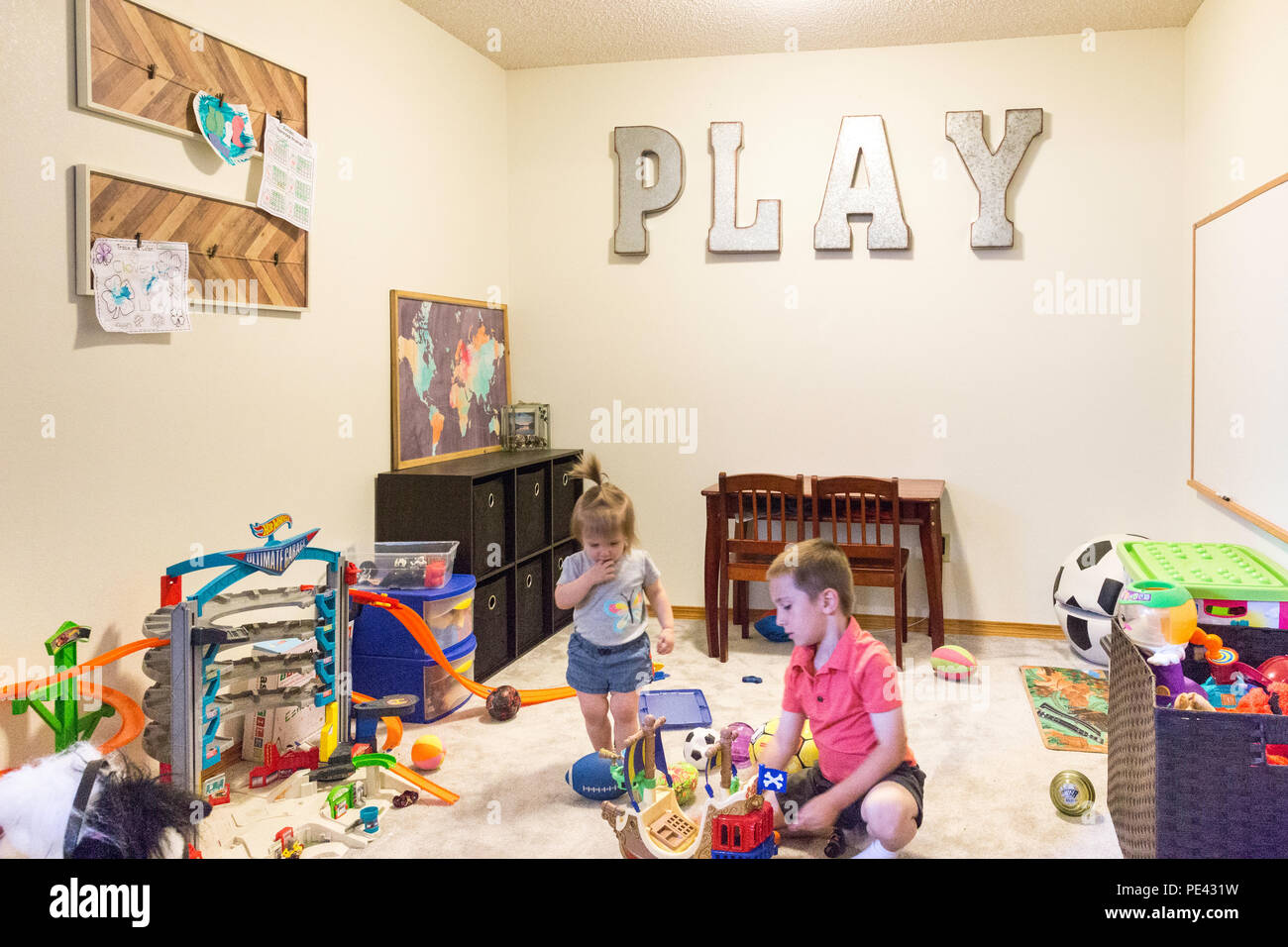 Kinderspielzimmer mit Spielzeug, USA Stockfoto