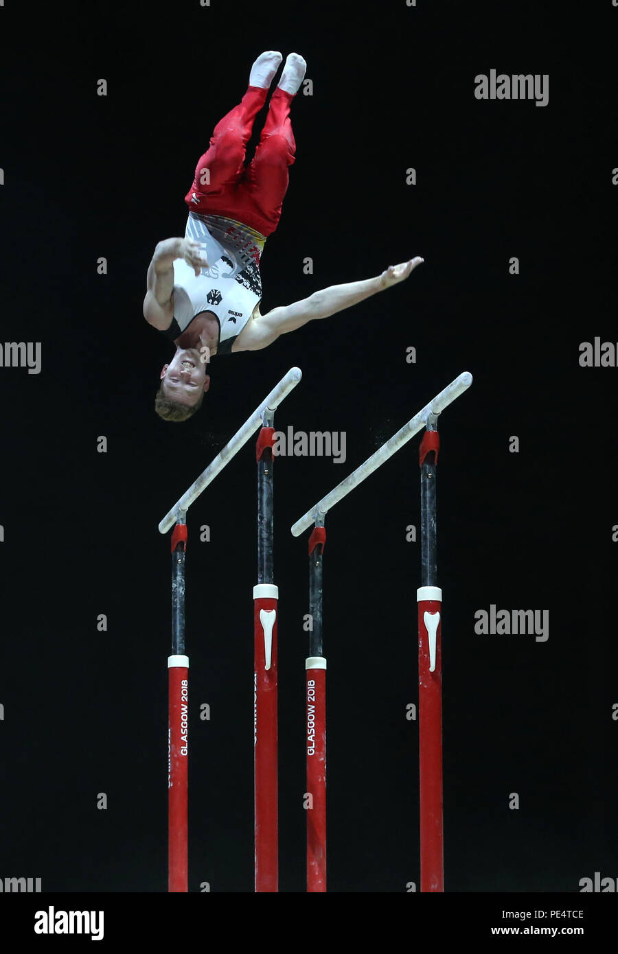 In Deutschland Nils Dunkel konkurriert auf dem parallelen Balken in der Männer Gerät endgültig bei Tag elf der 2018 europäischen Meisterschaften an die SSE-Hydro, Glasgow. PRESS ASSOCIATION Foto. Bild Datum: Sonntag, August 12, 2018. Siehe PA Geschichte gymnastik Europäischen. Photo Credit: Jane Barlow/PA-Kabel. Beschränkungen: Nur die redaktionelle Nutzung, keine kommerzielle Nutzung ohne vorherige schriftliche Genehmigung Stockfoto