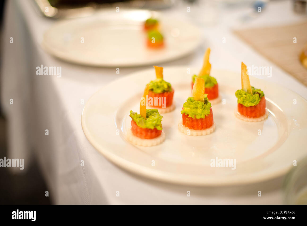 Wassermelone canape von Koch und Autor Adan Madrano auf Sektor Houston-Galveston Sept. 23, 2015 vorbereitet. Hispanic Heritage Monat feiert der lateinischen Gemeinschaft und die Vielfalt an unser Service bringt. (Küstenwache Foto von Petty Officer 3. Klasse Dustin R. Williams). Stockfoto