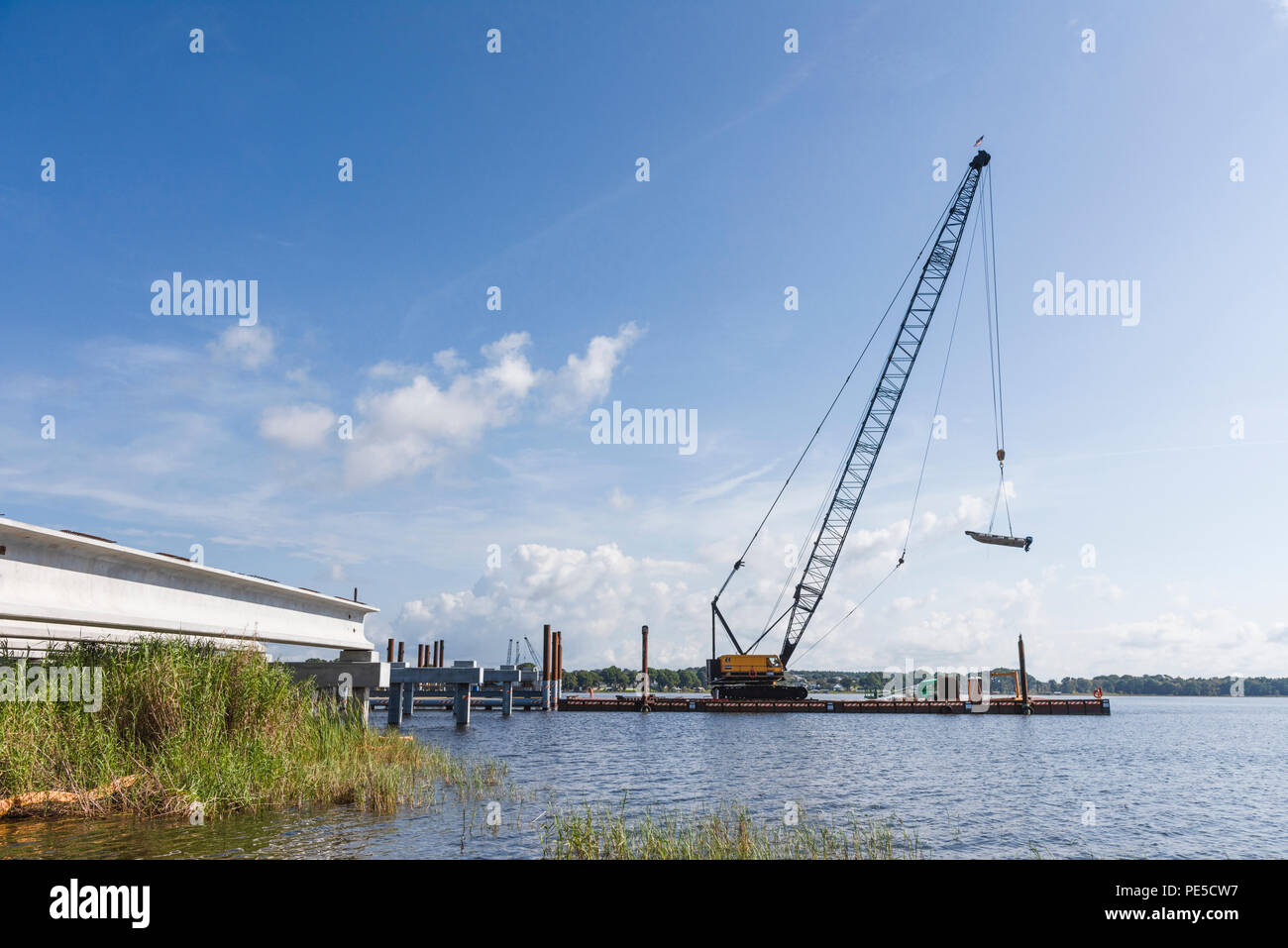 Aufbau der SR 19 Brücke am kleinen See Harris in Lake County, Florida, USA Stockfoto