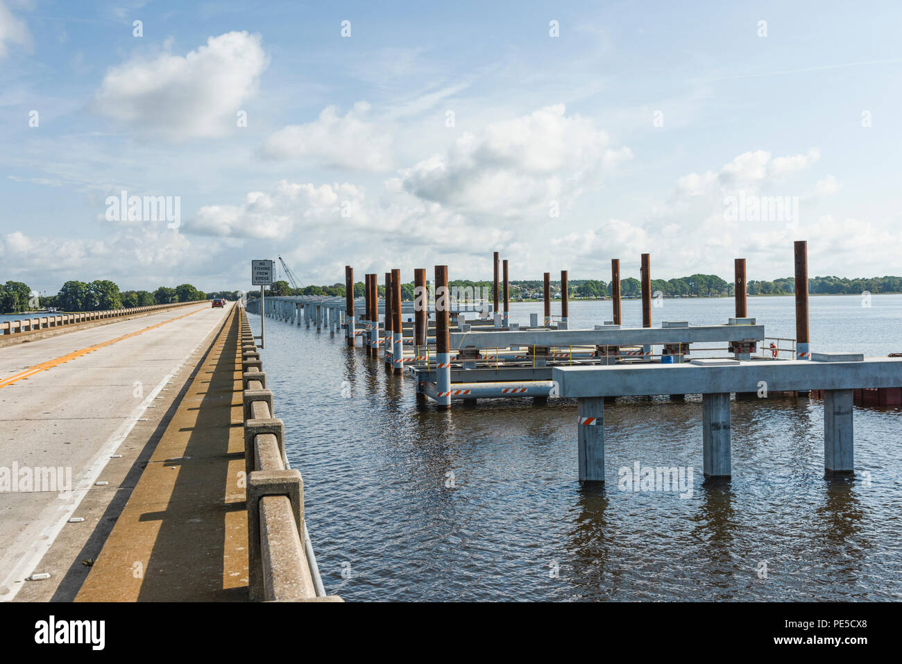 Aufbau der SR 19 Brücke am kleinen See Harris in Lake County, Florida, USA Stockfoto
