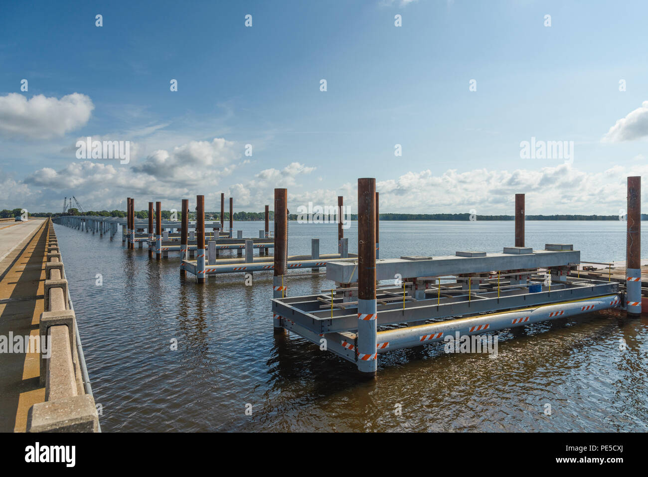 Aufbau der SR 19 Brücke am kleinen See Harris in Lake County, Florida, USA Stockfoto