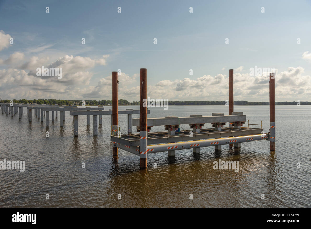 Aufbau der SR 19 Brücke am kleinen See Harris in Lake County, Florida, USA Stockfoto