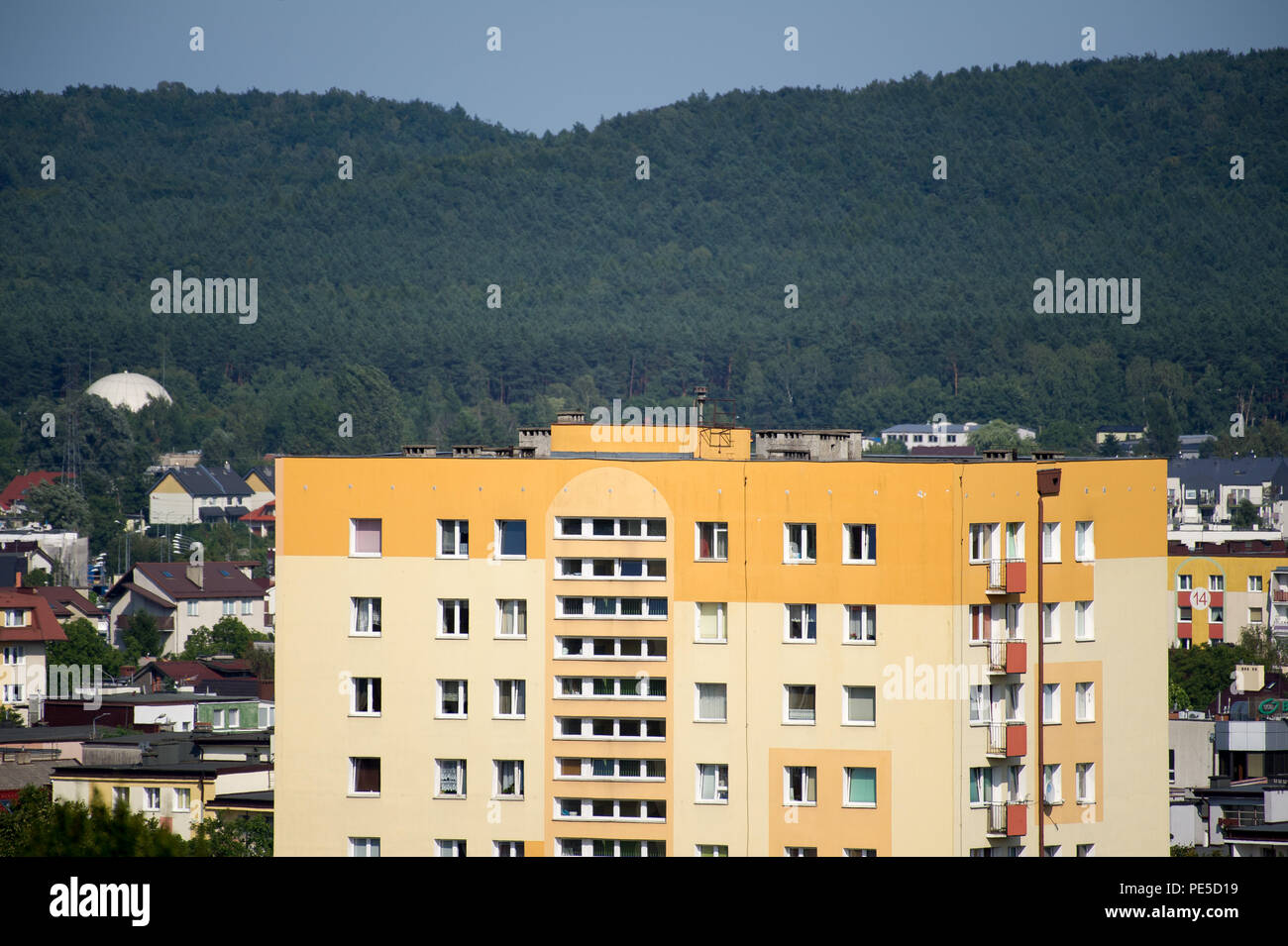 Kommunistischen Ära Apartment Gebäude in Rumia, Polen. August 2018 © wojciech Strozyk/Alamy Stock Foto Stockfoto
