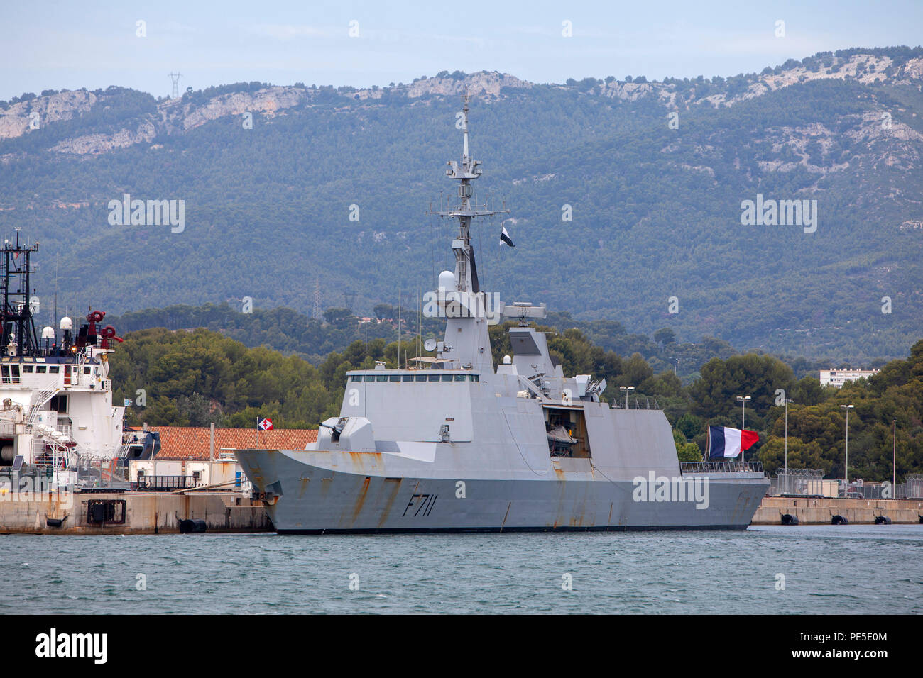 Franzosische Fregatte 711 Surcouf A La Fayette Klasse Fregatte Der Franzosischen Marine Angedockt An Der Grossen Franzosischen Marinestutzpunkt Toulon Im Suden Frankreichs Stockfotografie Alamy