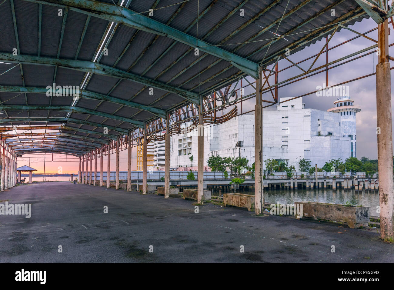 JB Waterfront City. Abgebrochene Projekt in Johor Bahru, Malaysia. Bild wurde bei Sonnenuntergang. Stockfoto