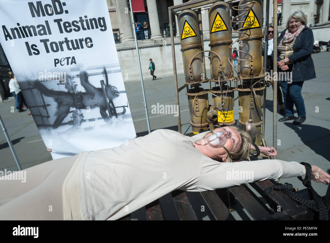 Trafalgar Square, London, UK. 20. April 2016. Gründer des Menschen für die ethische Behandlung der Tiere (PETA) nahmen an einem Protest in Trafalgar S Stockfoto