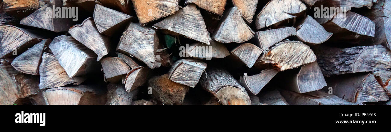 Alte Trocknung gestapelt Holz Stockfoto