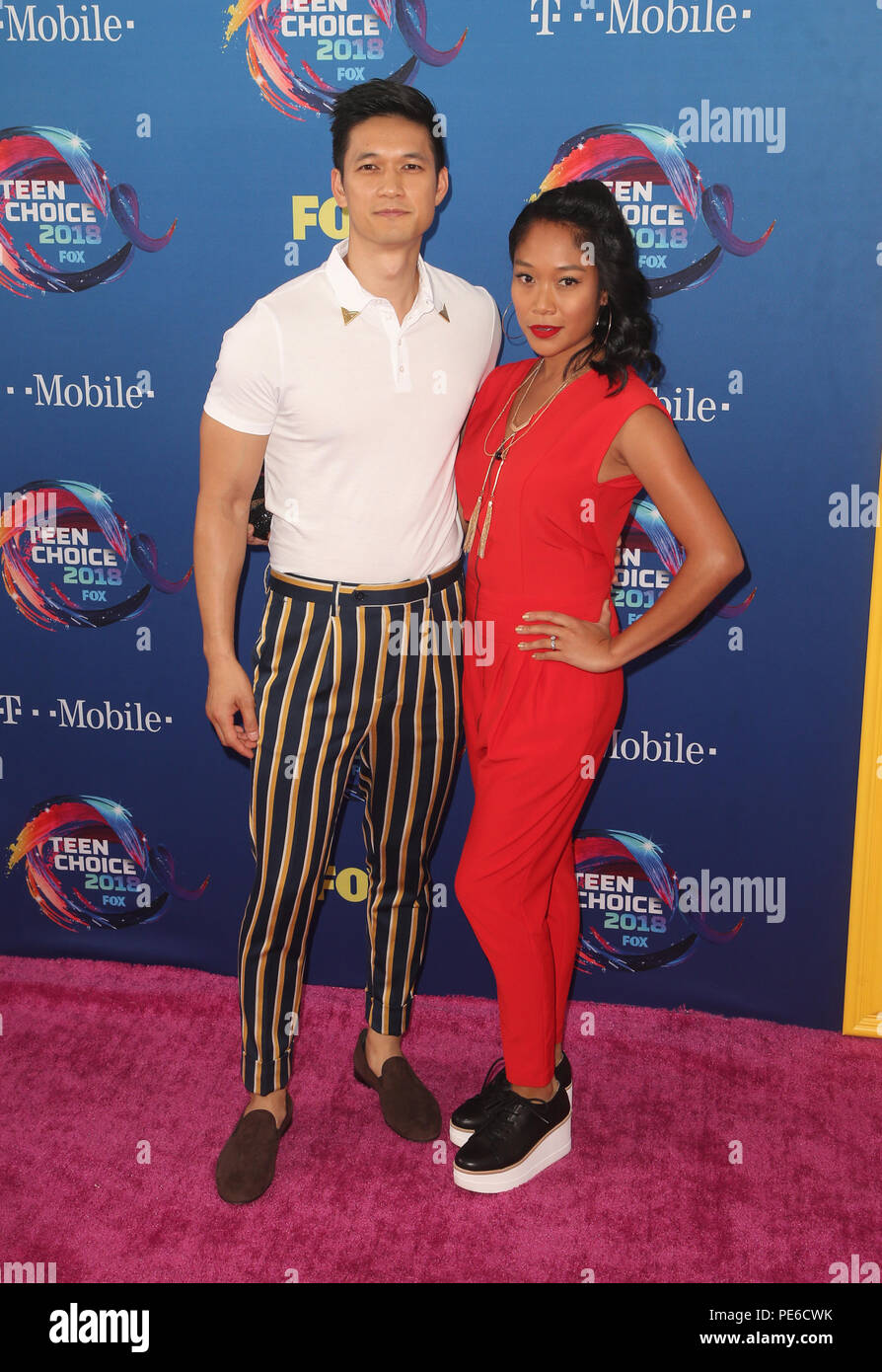 INGLEWOOD, CA - 12. August: Harry Shum jr., Shelby Rabara, bei der FOX Teen Choice Awards 2018 im Forum in Inglewood. Kalifornien am 12. August 2018. Credit: Faye Sadou/MediaPunch Stockfoto