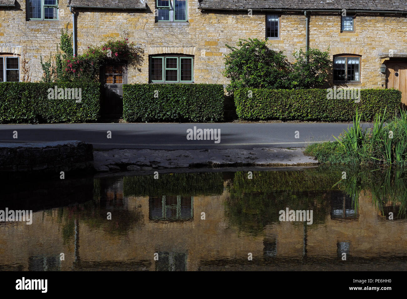 Reflexion, Cotswold Stone Cottages, Lower Slaughter, The Cotswolds Stockfoto