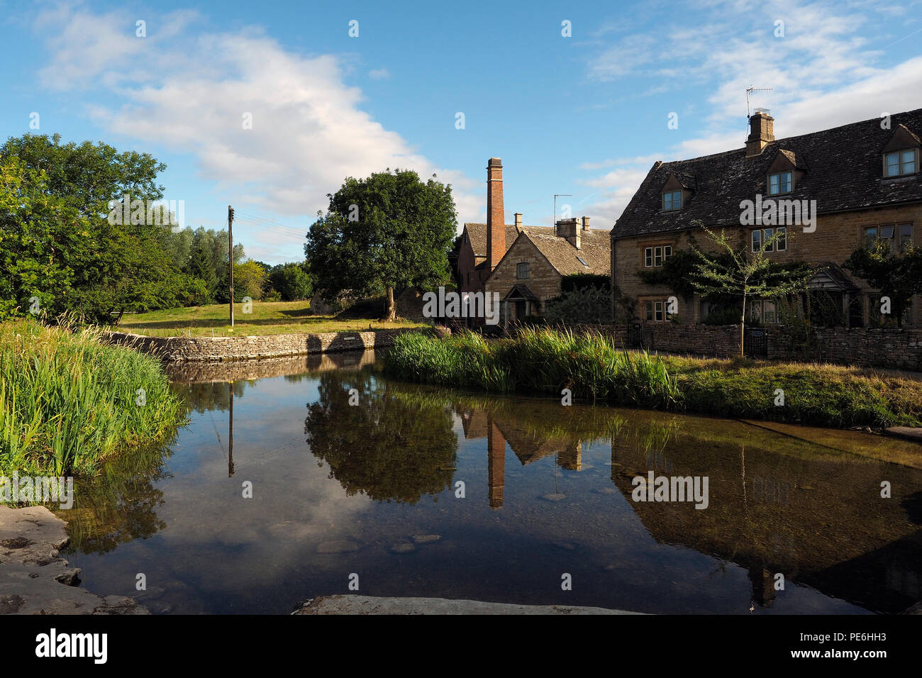 Fluss und die Alte Mühle, Lower Slaughter, The Cotswolds Stockfoto