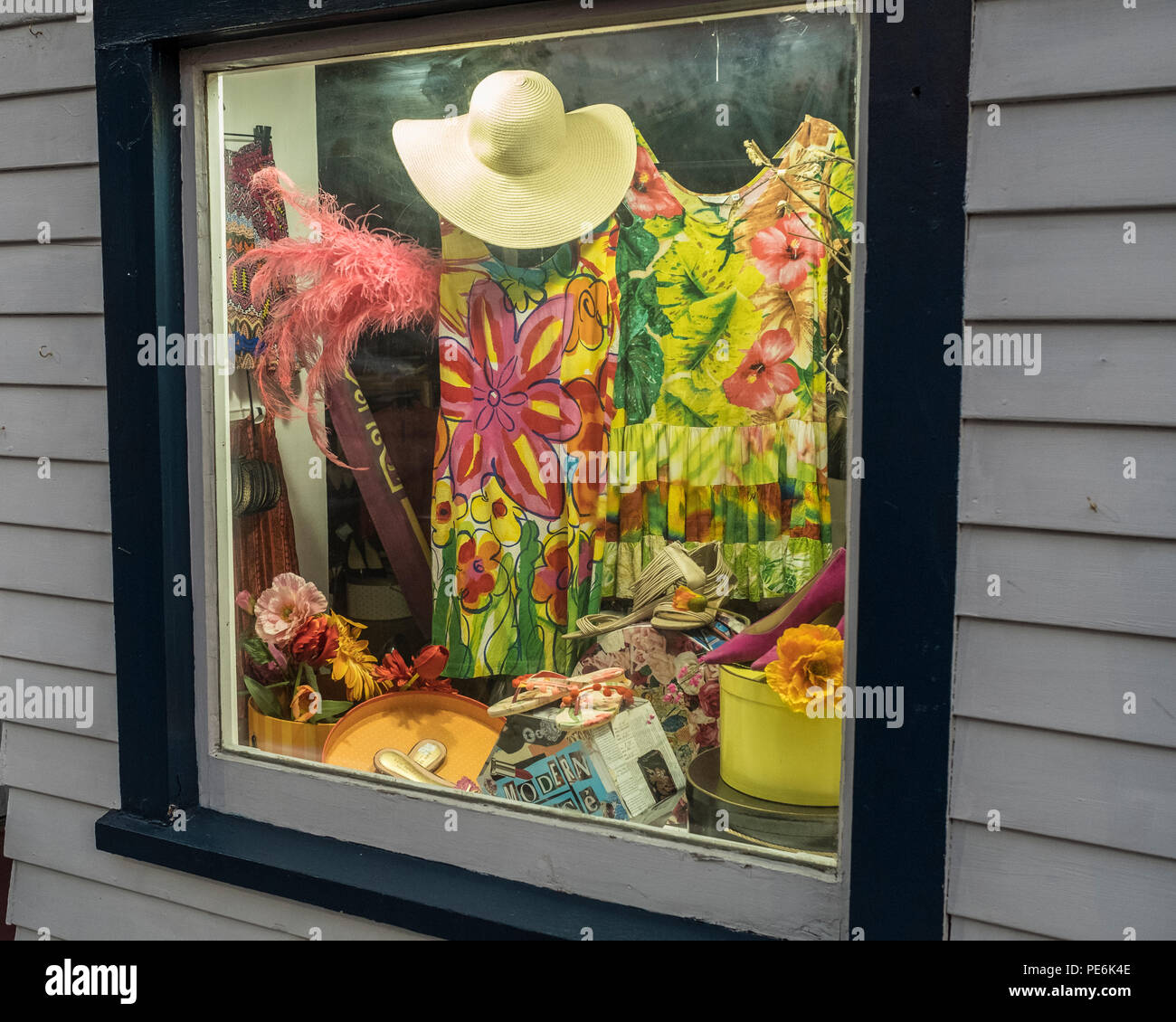 Store Fenster in der Nacht auf Highland Street, Worcester, MA Stockfoto