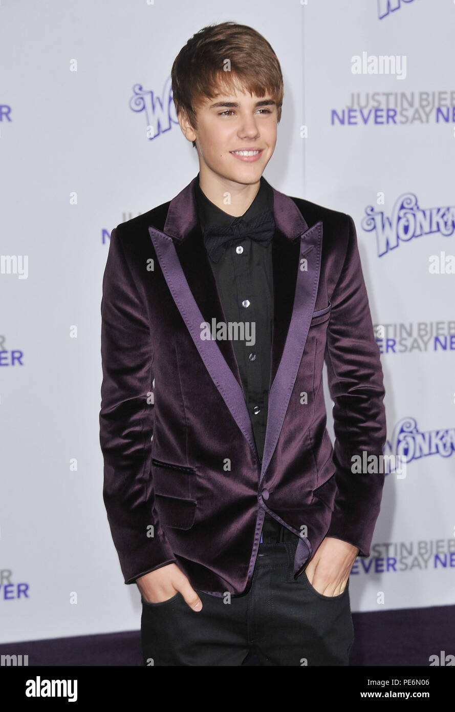 Sag Niemals Nie Premiere auf der Nokia Theater in Los Angeles. Justin Bieber Ereignis in Hollywood Leben - Kalifornien, Red Carpet Event, USA, Filmindustrie, Prominente, Fotografie, Kunst, Kultur und Unterhaltung, Topix prominente Mode, Besten, Hollywood Leben, Event in Hollywood Leben - Kalifornien, Roter Teppich und backstage, Film Stars, TV Stars, Prominente, Musik, Bestof, Kunst, Kultur und Unterhaltung, vertikal, eine Person, Fotografie, drei Viertel, 2011 Anfrage tsuni@Gamma-USA.com, Kredit Tsuni/USA, Stockfoto