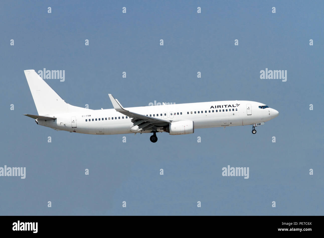 AirItaly Boeing 737 Next Gen Passenger Jet beim Start Fotografiert am Flughafen Malpensa, Mailand, Italien Stockfoto