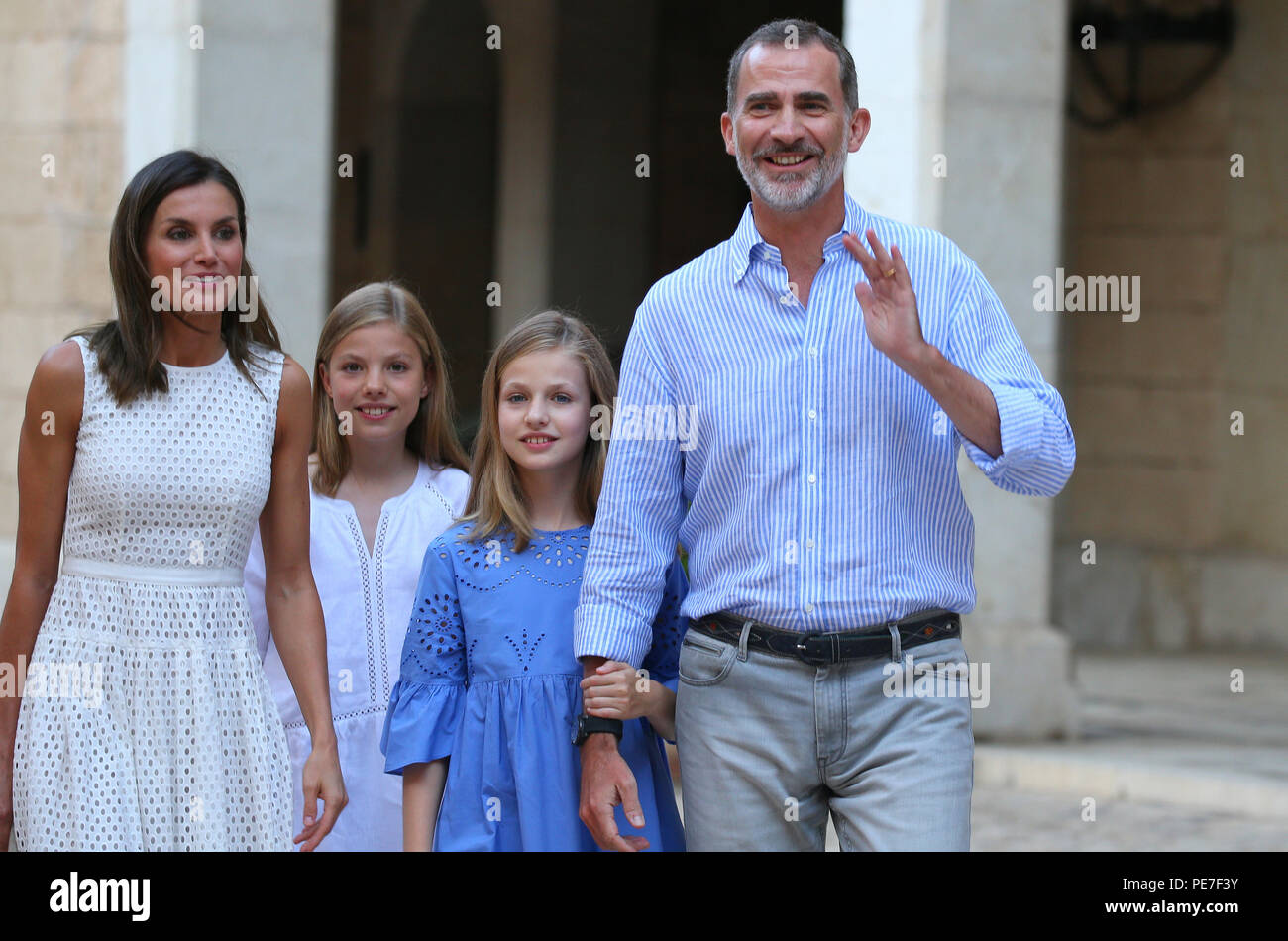 Spanische Königsfamilie Königin König Felipe und Letizia pose mit ihren