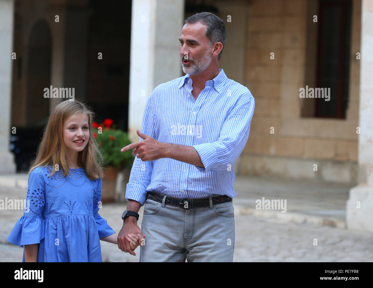 Spanische Königsfamilie Königin König Felipe und Letizia pose mit ihren