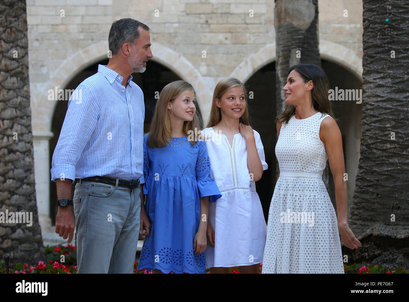 Spanische Königsfamilie Königin König Felipe und Letizia pose mit ihren