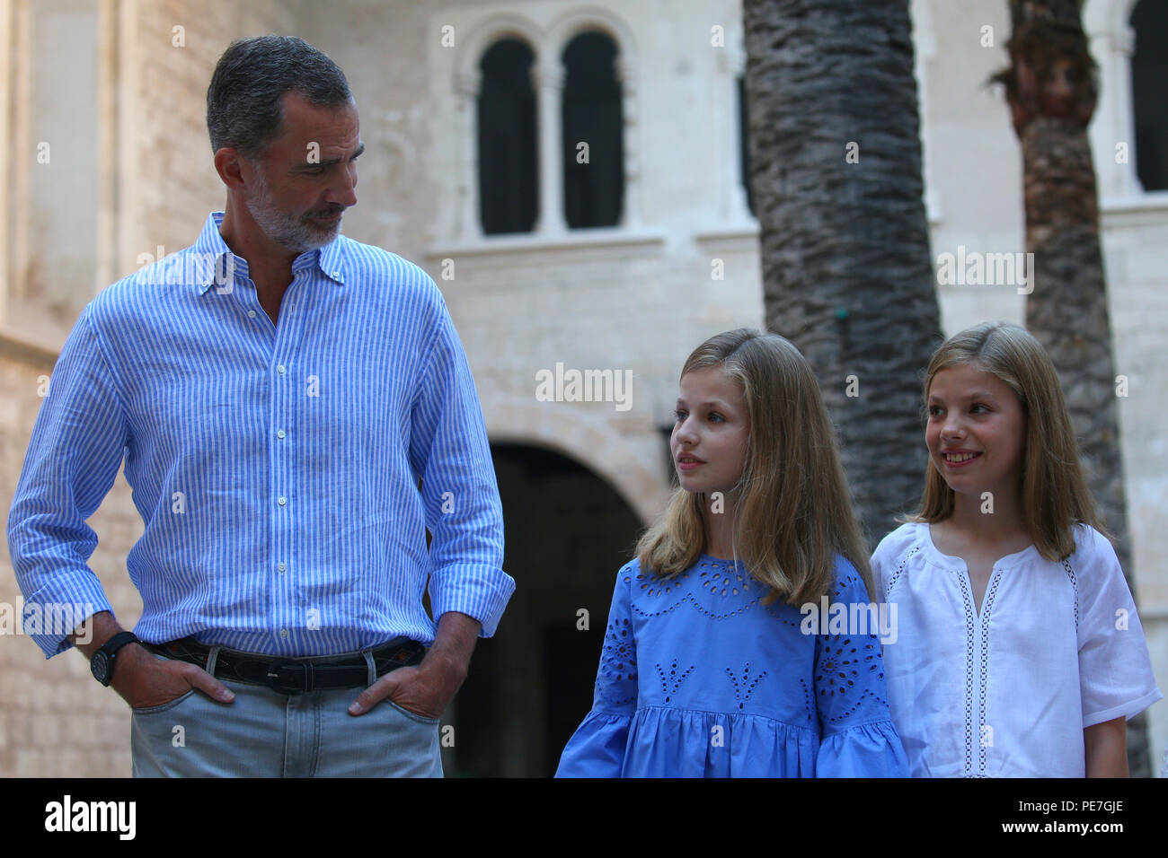 Spanische Königsfamilie Königin König Felipe und Letizia pose mit ihren