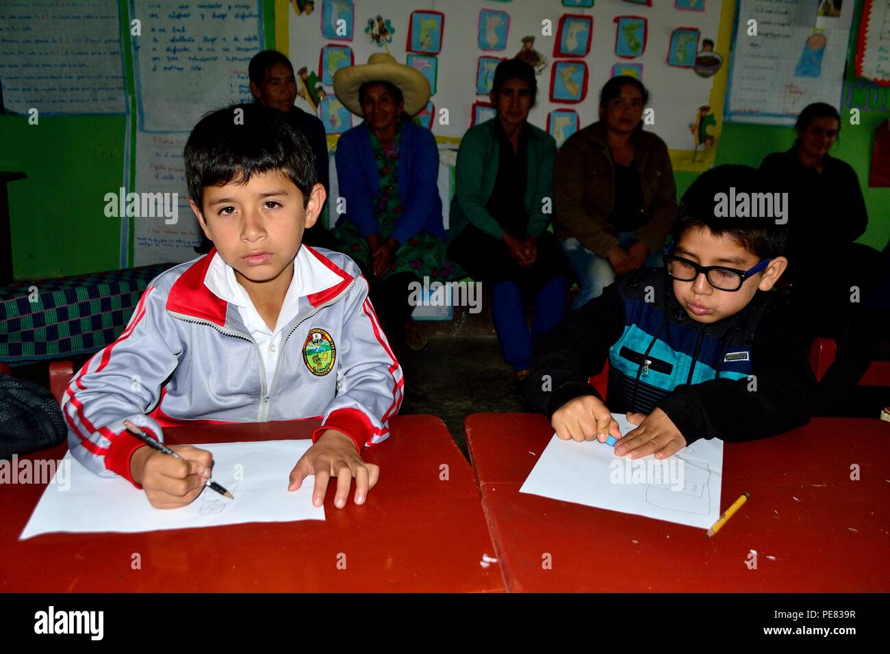 Leistung Tag - Schule in El Carmen DE LA FRONTERA - Ecuador - Grenze. Abteilung von Piura. PERU Stockfoto