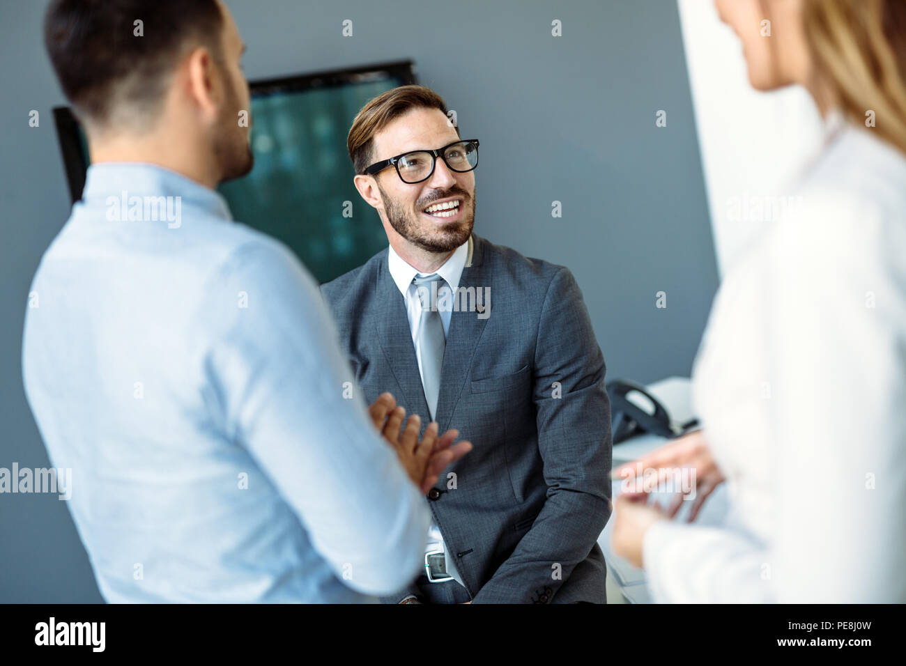 Porträt des Architekten Diskussion im Amt Stockfoto