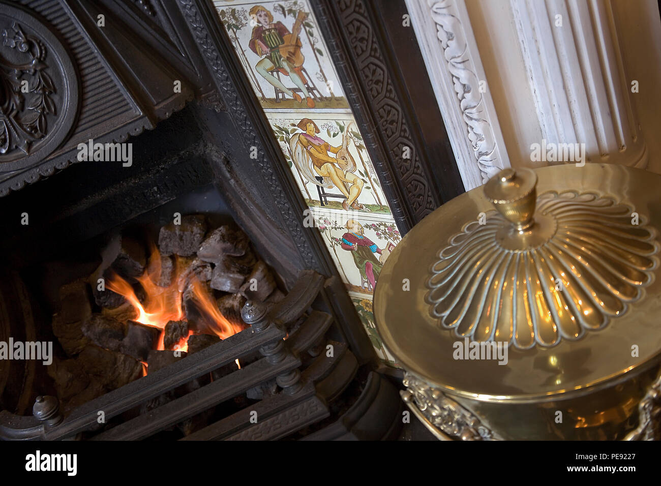Gefliester Kamin Stockfotos und -bilder Kaufen - Alamy