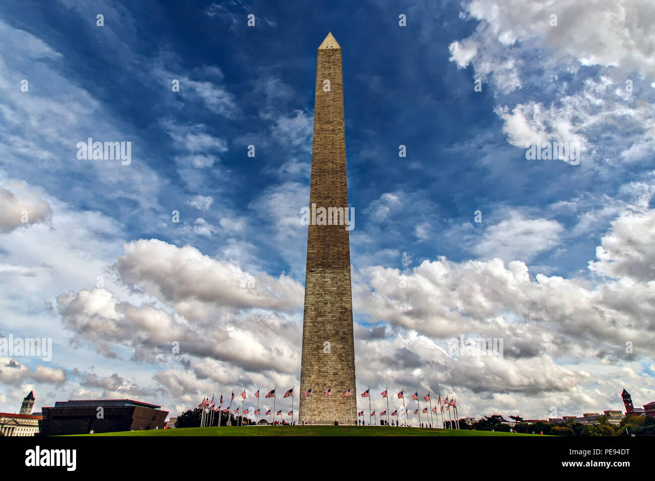 Ein windiger Tag in der National Mall und dem Washington Monument. Stockfoto