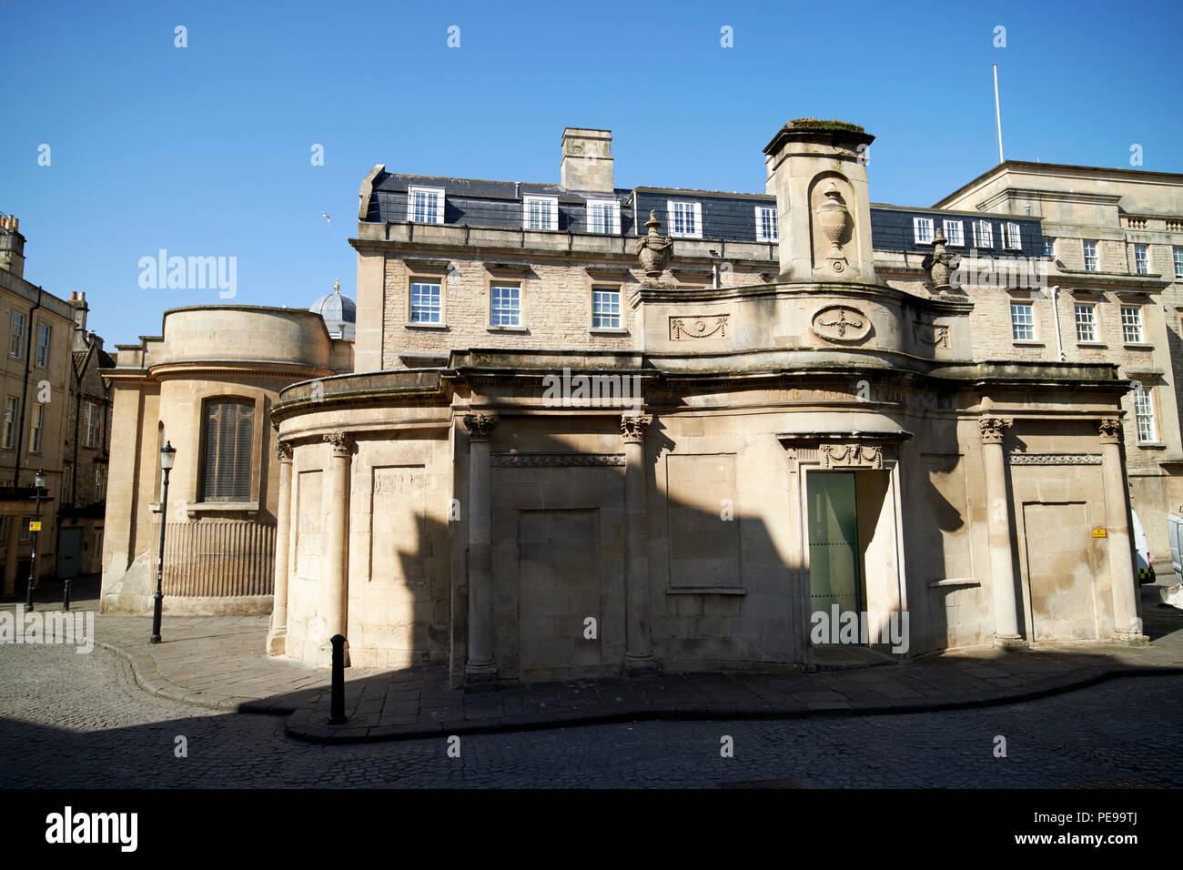 Das Kreuz Badewanne heißes Bad Straße Badewanne England Großbritannien Stockfoto