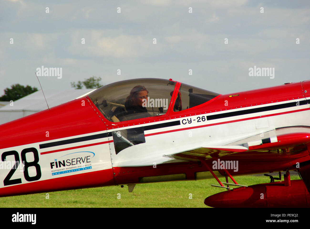 Kathel Brageot (Kathel Boulanger) Bronze Medaillenträger 2009 World Aerobatic Championships, Silverstone, Großbritannien. Weibliche aerobatic Pilot im Flugzeug Stockfoto