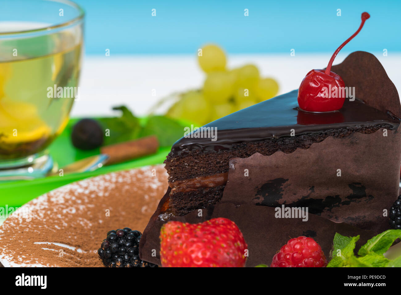 Scheibe der Gourmet Schwarzwald Schokolade Torte Stockfoto