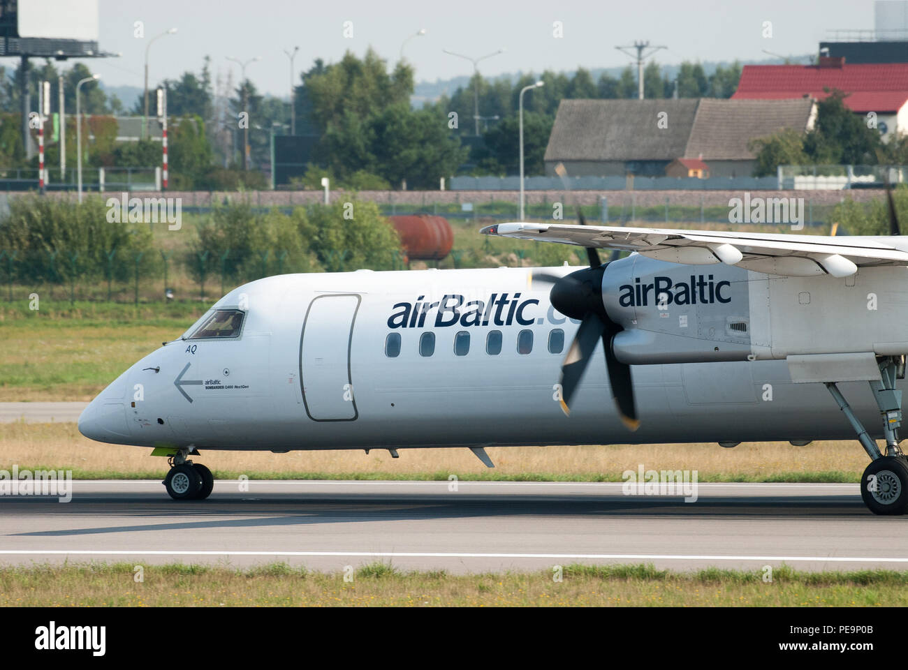 Lettische Low Cost Airline airBaltic Bombardier Q400 NextGen in Danzig Lech Walesa Flughafen in Danzig, Polen. August 9 2018 © wojciech Strozyk/Alamy Stockfoto