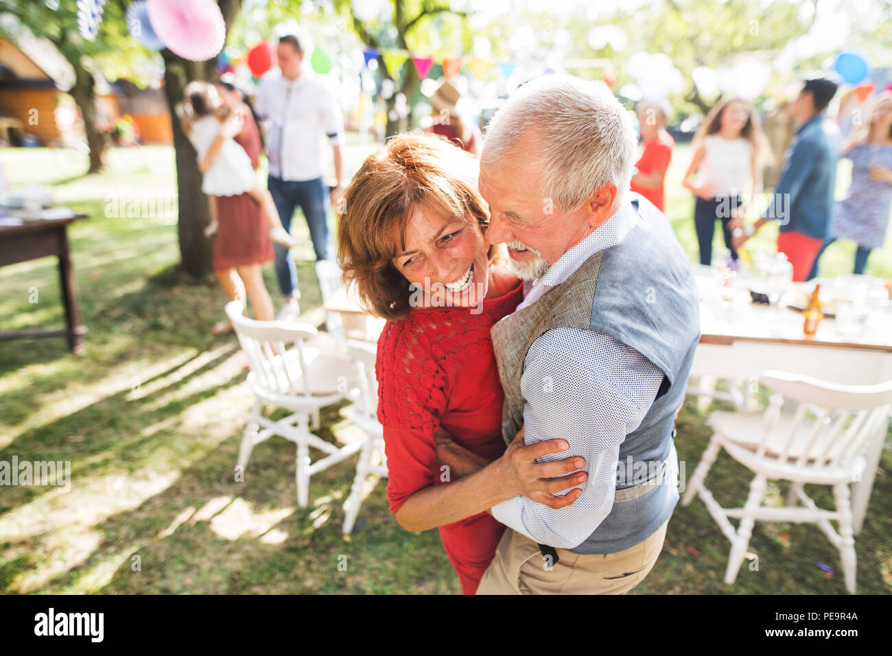 Im Garten Tanzen Stockfotos und -bilder Kaufen - Alamy
